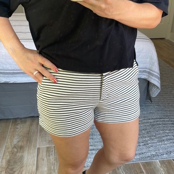 BCBG MaxAzria Black & White Stripe Shorts size S - Picture 1 of 5